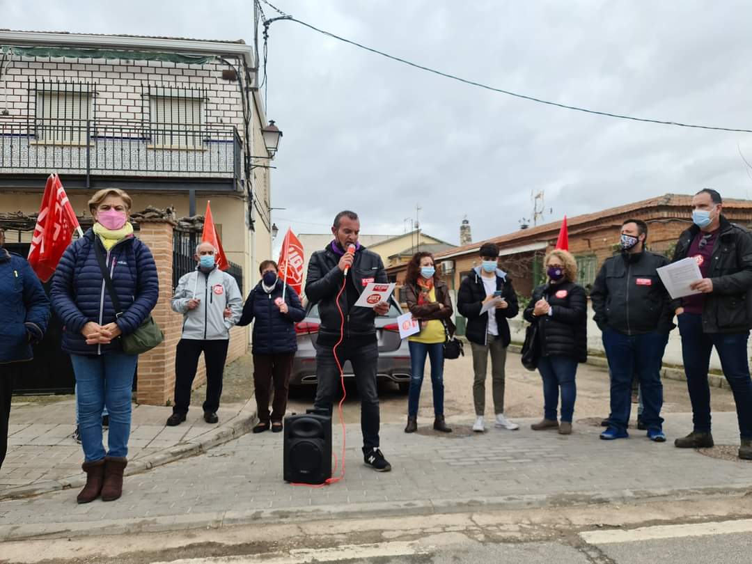 UPArganda's tweet image. El pasado sábado acompañamos a los vecinos de Valdaracete en su reivindicación y defensa por una sanidad pública de calidad.

Los pequeños pueblos de nuestra comunidad son los que se llevan la peor parte del desmantelamiento de los recursos públicos.

No permitamos que ocurra. 🏥