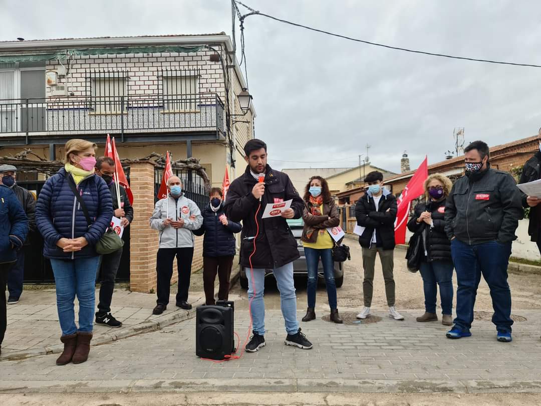 UPArganda's tweet image. El pasado sábado acompañamos a los vecinos de Valdaracete en su reivindicación y defensa por una sanidad pública de calidad.

Los pequeños pueblos de nuestra comunidad son los que se llevan la peor parte del desmantelamiento de los recursos públicos.

No permitamos que ocurra. 🏥
