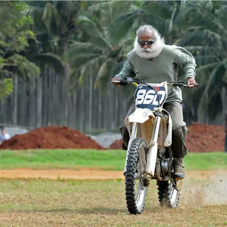 AnilPatil28's tweet photo. Sickguru or Sadhguru 
(In the context of his 'Save the Soil' campaign)

Sadhguru, a self-proclaimed spiritual leader, is the most eloquent evidence of our collective consciousness' failure in general &amp; scientific temper in particular. 

Read full article
https://t.co/uZUbIml5rS https://t.co/KYO8BJA0Gc