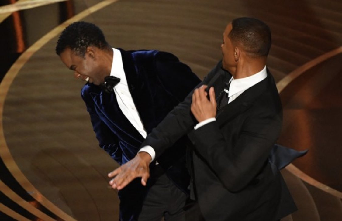 Roubajaberr's tweet photo. I liked his reaction a lot because no one can make fun of a person like that even if it is his profession or if there is any connection between them
There is no man who accepts this mockery of his life partner #WillSmithAssault
❤#ويل_سميث https://t.co/qxXM1nGFtv