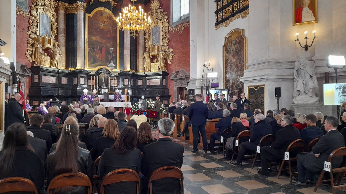 TereskaGut's tweet photo. Kraków i cały artystyczny świat żegna dziś Krzysztofa Pendereckiego. Urna z prochami artysty zostanie złożona w Panteonie Narodowym. https://t.co/rHbd4667FV