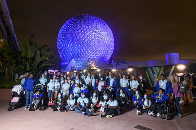 KrisKling's tweet photo. Twitter, pls do your thing.

Trying to identify woman on far right of this photo. She photobombed our @bertsbigadv group picture at Epcot March 24th. She cozied up to one of our kids who has a brain tumor. Least she could do is make a donation to Bert’s Big Adventure, right? Thx! https://t.co/ejdCBZHuZu