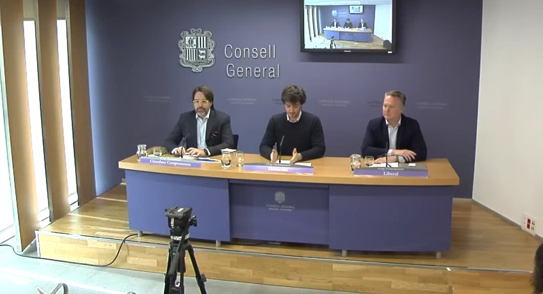 rtvandorra's tweet photo. ▶️Segueix #endirecte la roda de premsa dels grups parlamentaris de la majoria (@Democrates_and, @LiberalsAndorra i @CCompromesos) des del @ConsellGeneral.
📲A través del nostre #CanalWeb 🔗➡️https://t.co/gh0bq1TfRd https://t.co/nyjSATKzYx