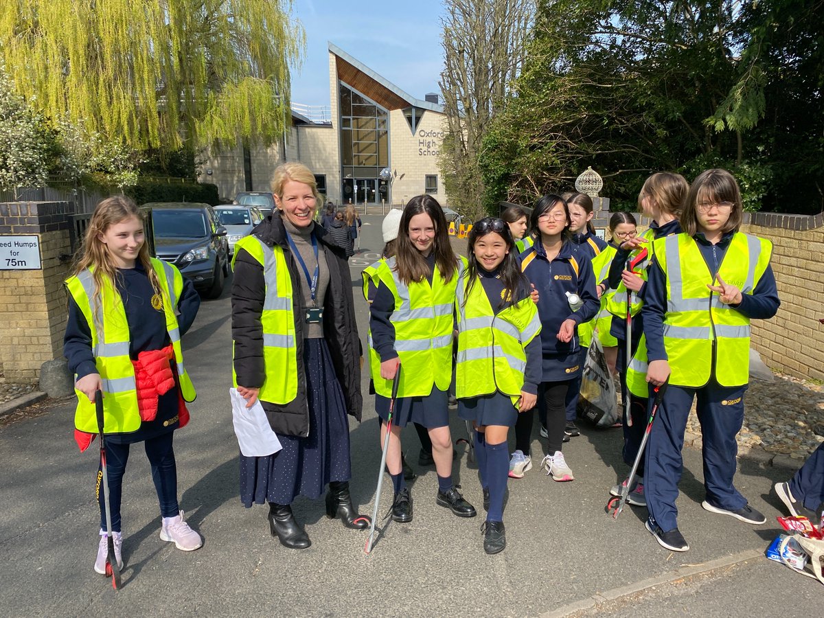 We're very proud that so many of our students took part in the litter pick for <a href="/Ox_Clean/">Ox_Clean</a>. Well done to all volunteers! #OxClean #shapingacleanercity #springclean2022