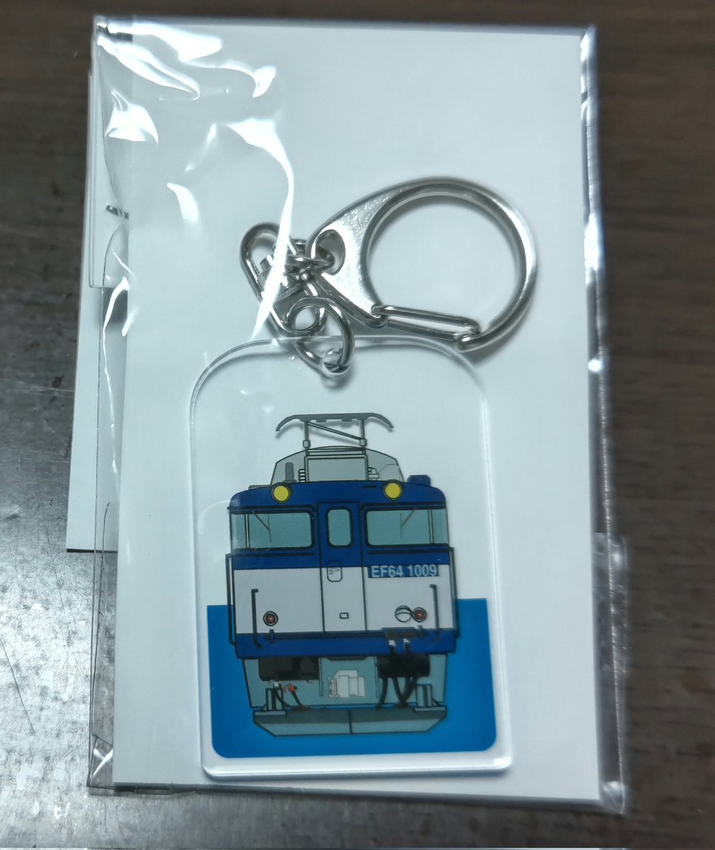 terara_goods's tweet photo. 今更ながら…

EF66-27のハンドタオルとジェットストリーム…
DD51のジェットストリーム
コンテナ型ペットボトルカバーを😅

オマケのEF64のキーホルダー🎶
嬉しい😍

ありがとうございます🤩

#かもつマルシェ
#JR貨物 https://t.co/Fbv1Tn7GTm