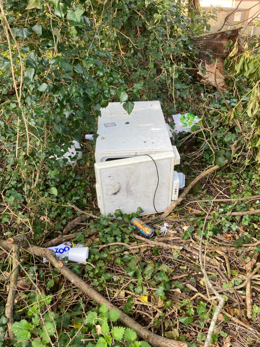 NorthWales_CP's tweet photo. Today, #CommunityPayback are clearing litter and fly-tipped material from a childrens play area behind Lancaster Terrace in Cefn Mawr, Wrexham. The work forms part of our #SpringCleanWeek https://t.co/74CKWasXMD