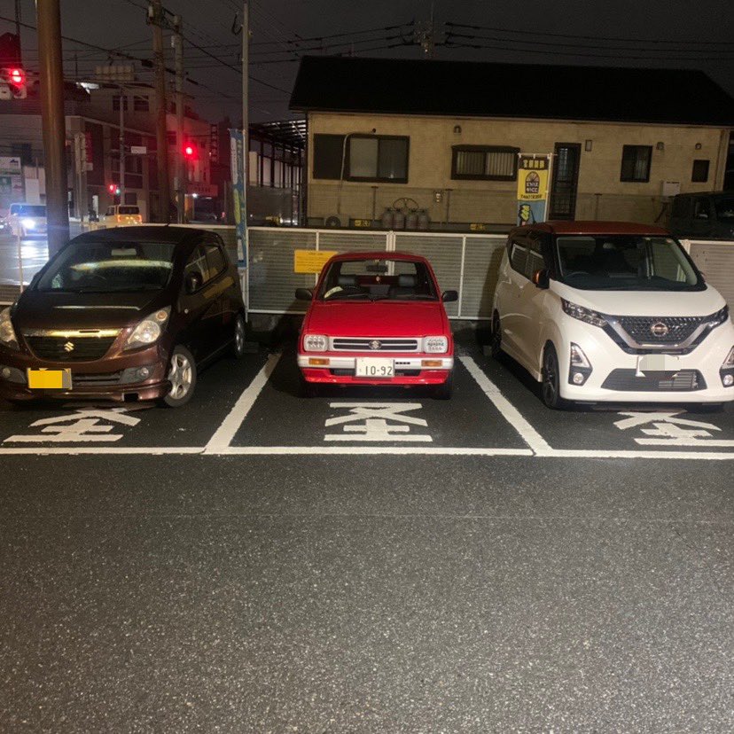 Tetsuro_Tomura's tweet photo. あっΣ(゚□゚)
ウチの #マリリン ちっちゃくてカワエエ😍
両隣はトールサイズではない普通の #軽自動車 🚗
#マイティボーイ #マー坊 #旧車 #金はないけどマイティボーイ #スズキ #SUZUKI #SS40T #F5A #大人のオモチャ https://t.co/nUDjKJRWsS