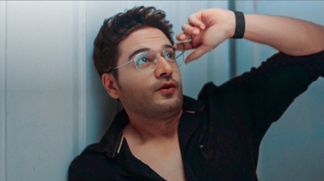 Jisse hoti hai ab subah,jisse hoti hai raat...
Shabd kam pad jayenge, kya kare uski baat❤️❤️
#WeMissYouAnujKapadia