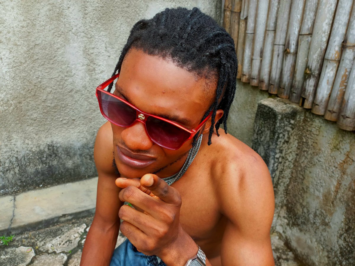 Supadjtablowa's tweet photo. I know you have a Boyfriend 
SoftBoy just wanna Hit it one Time...

Your man know be my concern Ima Baby👆
.
.
#SoftBoy #supadjtablow #Awoobellede Records #Samsung #mtnng #magnitofreshout https://t.co/jD3zb6ndGJ