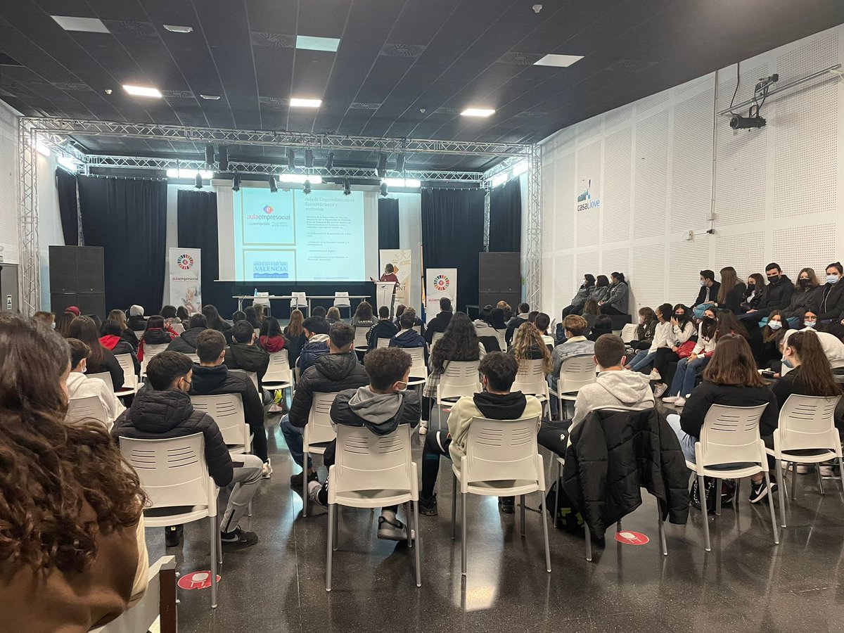 aulaempresocial's tweet photo. Ayer el @aulaempresocial de @dipvalencia @UV_EG @UVempren_ realizó la Jornada “Eje ODS y nuevos modelos de negocio” en colaboración con @promoecosagunt de Sagunt. Más de 100 alumnos de 4 de ESO y 1ª bachillerato acudieron a la jornada. https://t.co/gItB4eyobl