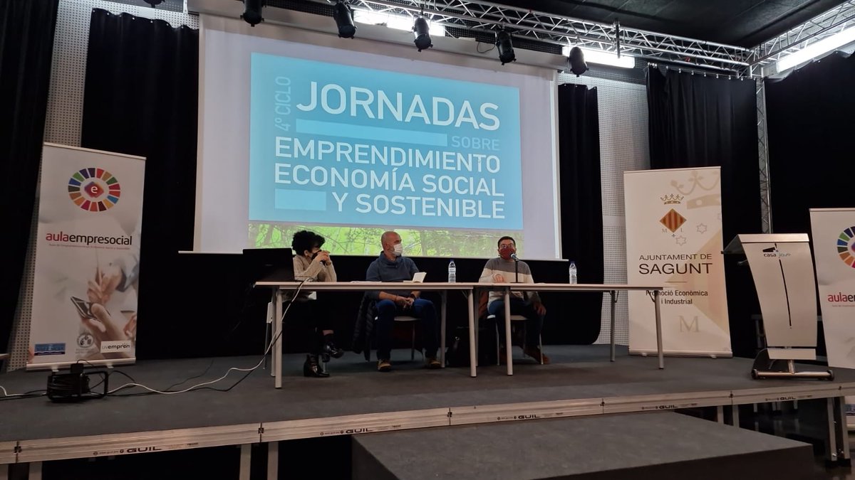 aulaempresocial's tweet photo. Ayer el @aulaempresocial de @dipvalencia @UV_EG @UVempren_ realizó la Jornada “Eje ODS y nuevos modelos de negocio” en colaboración con @promoecosagunt de Sagunt. Más de 100 alumnos de 4 de ESO y 1ª bachillerato acudieron a la jornada. https://t.co/gItB4eyobl
