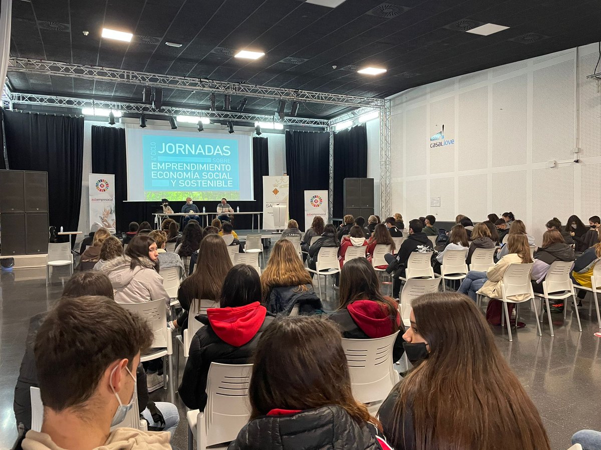 aulaempresocial's tweet photo. Ayer el @aulaempresocial de @dipvalencia @UV_EG @UVempren_ realizó la Jornada “Eje ODS y nuevos modelos de negocio” en colaboración con @promoecosagunt de Sagunt. Más de 100 alumnos de 4 de ESO y 1ª bachillerato acudieron a la jornada. https://t.co/gItB4eyobl