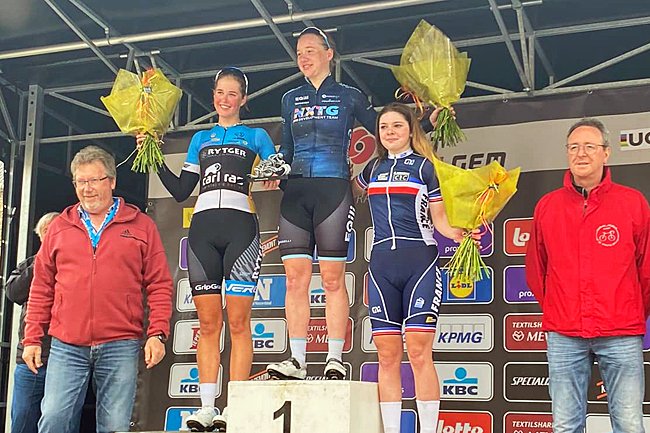 ReleveFFC's tweet photo. Belles performances des coureurs de l'Équipe de France sur @GentWevelgem ⤵
🥉 @valentin_r87 - Espoirs Hommes
🥉 Maurène Trégouet - Juniors Femmes
4⃣ Enzo Briand - Juniors Hommes

#ReleveFFC #GWE22 https://t.co/UloazjfNNB