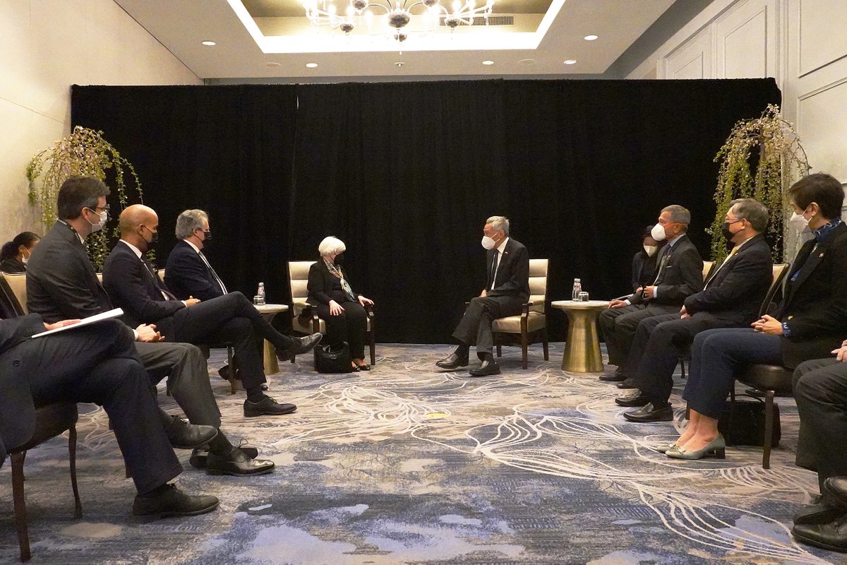 leehsienloong's tweet photo. Met @SecYellen and @SecDef Lloyd Austin to discuss how Singapore and the U.S. could deepen our economic and defence cooperation. Good seeing both of them again! – LHL https://t.co/3WaAfwb6K5 https://t.co/P2CRaQJ2iC