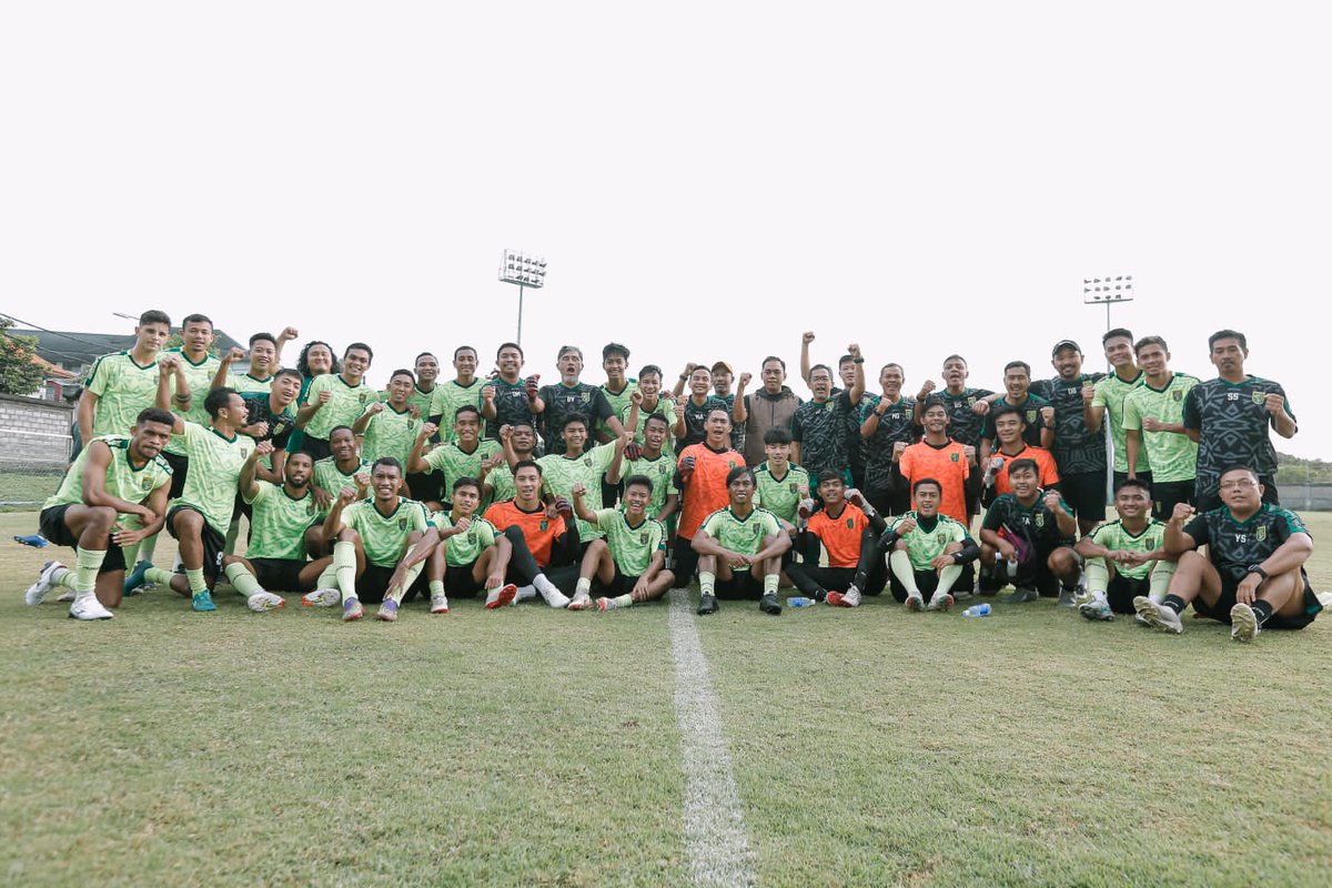 persebayaupdate's tweet photo. Band of Brothers
🐊🦈💚

#Persebaya https://t.co/AWDdXCTJal