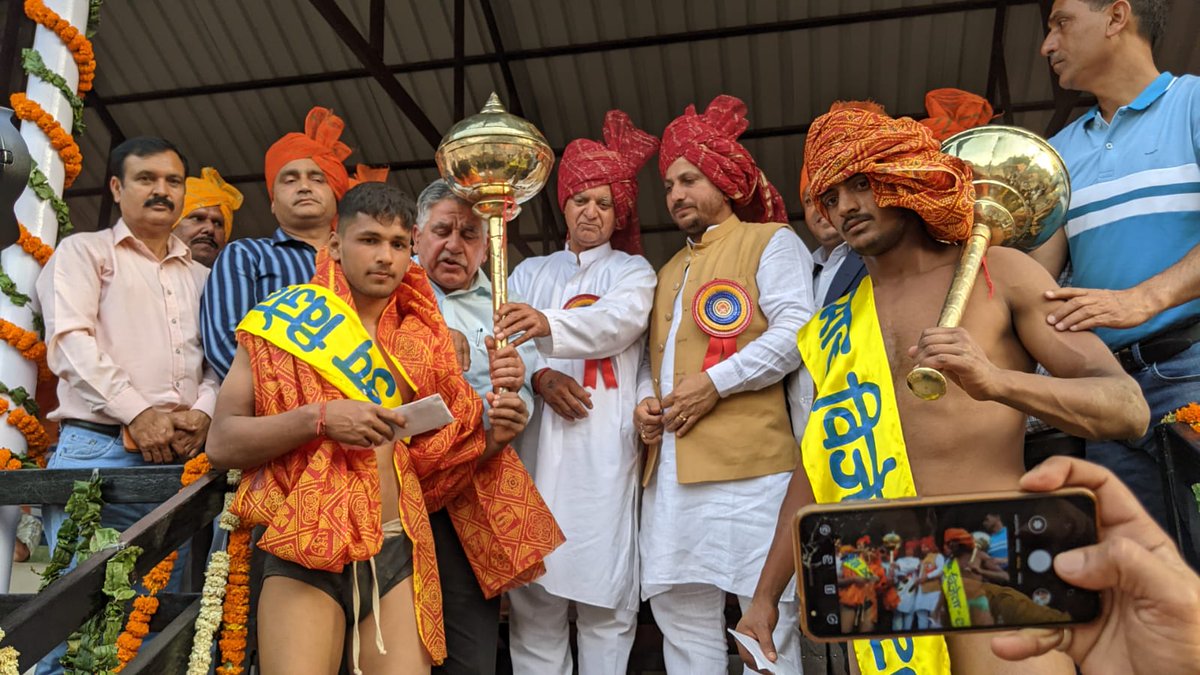 MahenderSTBJP's tweet photo. सुंदरनगर क़ा नलवाड़ मेला समृद्ध सांस्कृतिक विरासत को संजोए हुए हैं। सोमवार को मेले क़े समापन अवसर पर बतौर मुख्यातिथि शोभायात्रा में भाग लिया और दंगल के विजेताओं को पुरस्कृत किया।
@BJP4India @BJP4Himachal @BjpDharampur @VandanaGulbjp https://t.co/NBaFxbpQb2