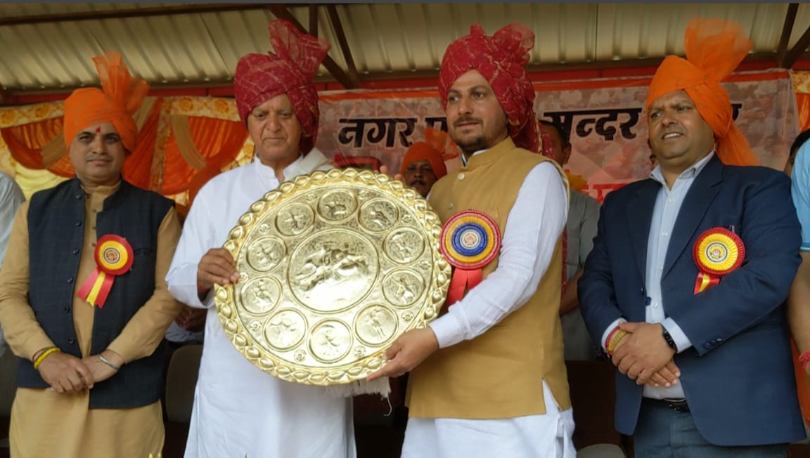 MahenderSTBJP's tweet photo. सुंदरनगर क़ा नलवाड़ मेला समृद्ध सांस्कृतिक विरासत को संजोए हुए हैं। सोमवार को मेले क़े समापन अवसर पर बतौर मुख्यातिथि शोभायात्रा में भाग लिया और दंगल के विजेताओं को पुरस्कृत किया।
@BJP4India @BJP4Himachal @BjpDharampur @VandanaGulbjp https://t.co/NBaFxbpQb2