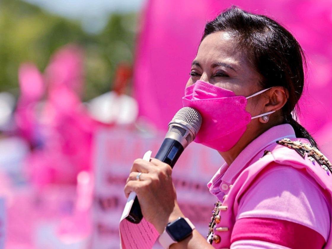 LoveforLeniR's tweet image. Ang swerte ng microphone sanaol 

#SamarIsPink  #OrmocIsPink #LeyteIsPink #LeniLanding #LeniKikoAllTheWay