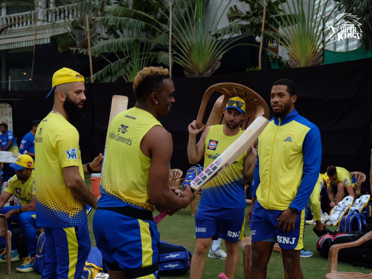 ChennaiIPL's tweet photo. Sparring Start… 🌹🥊

#WhistlePodu #Yellove 💛🦁 https://t.co/dCtvEwQtAl