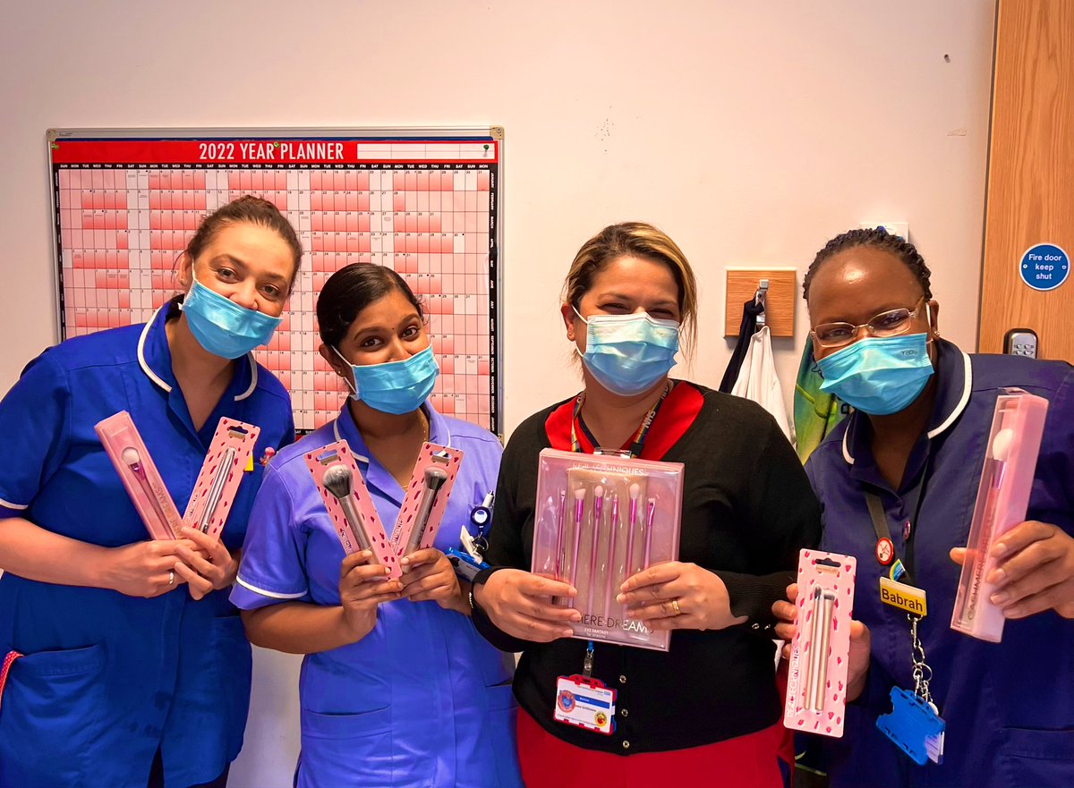 walkwalkrun's tweet photo. Big thanks to @realtechniques for donating lots of make up brushes to the #TeamWestHerts nursing team on Respiratory Ward for all the hard work through Covid!
A well deserved little treat! 👏 👏
#ARCU #AAUL3 @WestHertsNHS @KalpanaGh https://t.co/JrsVSpCemD