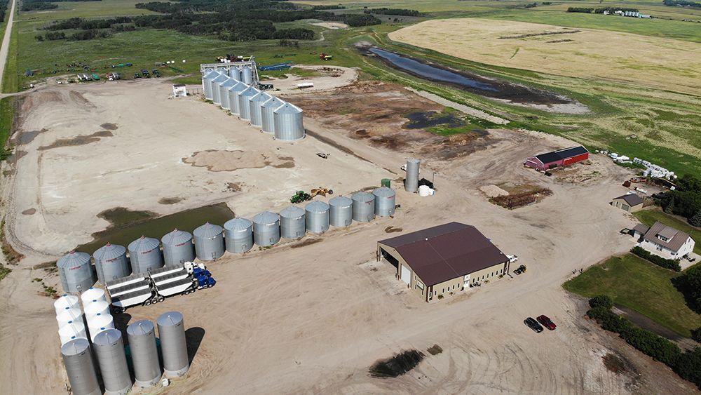 agamerica's tweet image. Ag technology is an important part of operational growth—and deciding which technologies to adopt can be a big task. Visit @farmjournal for tips on how to evaluate different platforms to find the best fit for your operation. #agtech #agtechnology bit.ly/3Jk5Kiu