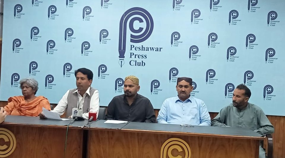 PKMT at its Press  conference on the’Day of the #landless’ demanded an end to #corporate #landgrab. Pepsi Co is growing potatoes on 20 thousand acres in Pakistan leading to #hunger wages for #women agri #workers