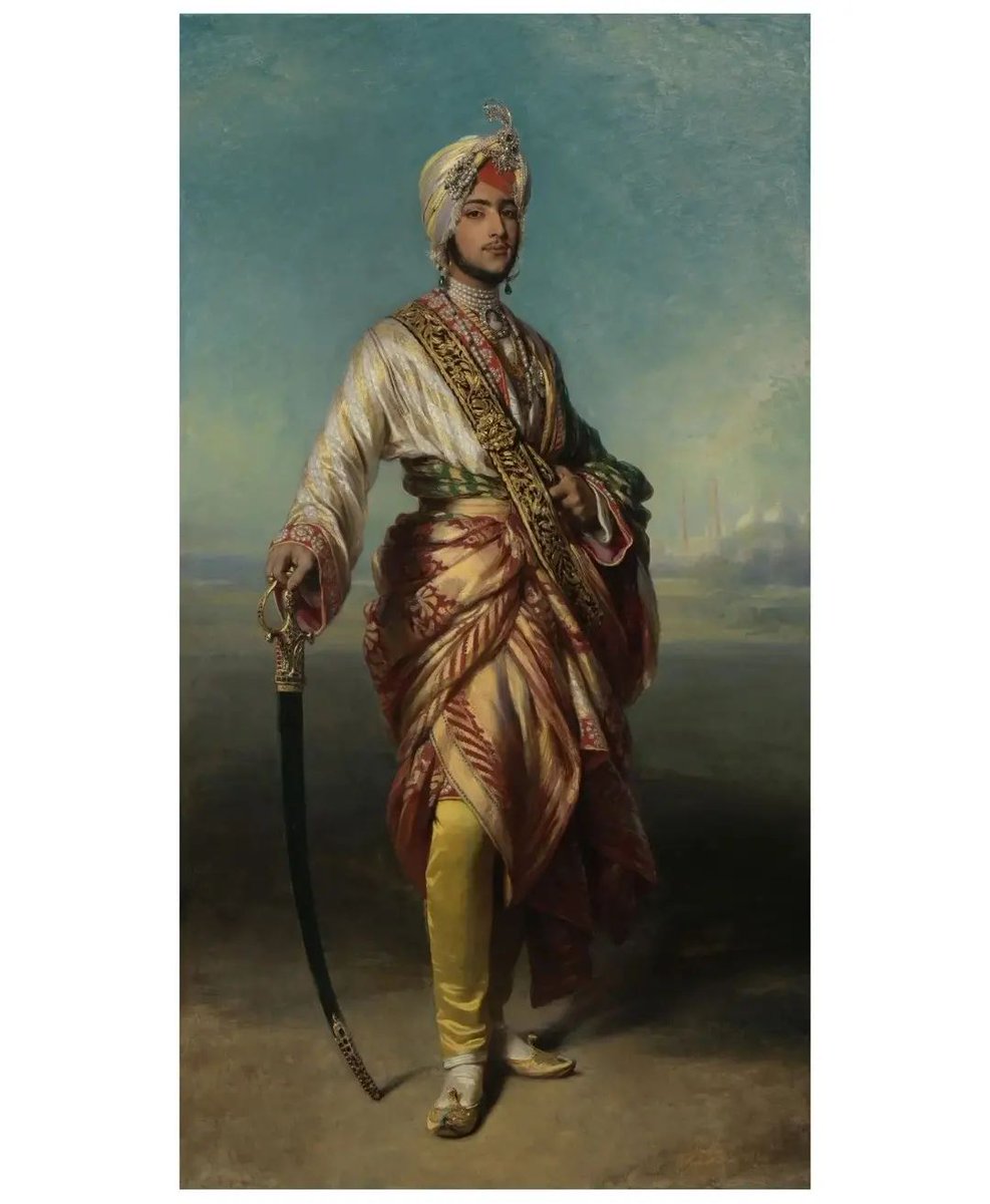 13Meet_'s tweet photo. ਪਾਕਿਸਤਾਨ ਦਾ ਮਸ਼ਹੂਰ ਲੇਖਕ ਆਪਣੀ ਬੀਵੀ ਨਾਲ ਜਰਮਨ ਦੀਆਂ ਸੜਕਾਂ 'ਤੇ ਤੁਰਿਆ ਫਿਰਦਾ ਸੀ। ਇਕ ਜਗ੍ਹਾ ਕੁਝ ਭੀੜ ਜਹੀ ਇਕੱਤਰ ਹੋਈ ਹੋਈ ਸੀ ਤੇ ਬੀਵੀ ਓਧਰ ਨੂੰ ਉੱਲਰ ਗਈ। ਲੇਖਕ ਨੇ ਬੀਵੀ ਨੂੰ ਕਿਹਾ ਕਿ ਛੱਡ ਆਪਾਂ ਵਿਰਾਸਤੀ ਇਮਾਰਤਾਂ ਦੇਖਦੇ ਹਾਂ। ਪਰ ਬੀਵੀ ਓਦੋਂ ਤਕ ਭੀੜ ਕੋਲ ਪੁੱਜ ਚੁੱਕੀ ਸੀ।
ਲੇਖਕ ਵੀ ਮਗਰ ਗਿਆ ਤੇ ਬੀਵੀ ਕੋਲ ਜਾ ਕੇ ਖਲੋ ਗਿਆ https://t.co/4wDnYKhmp0