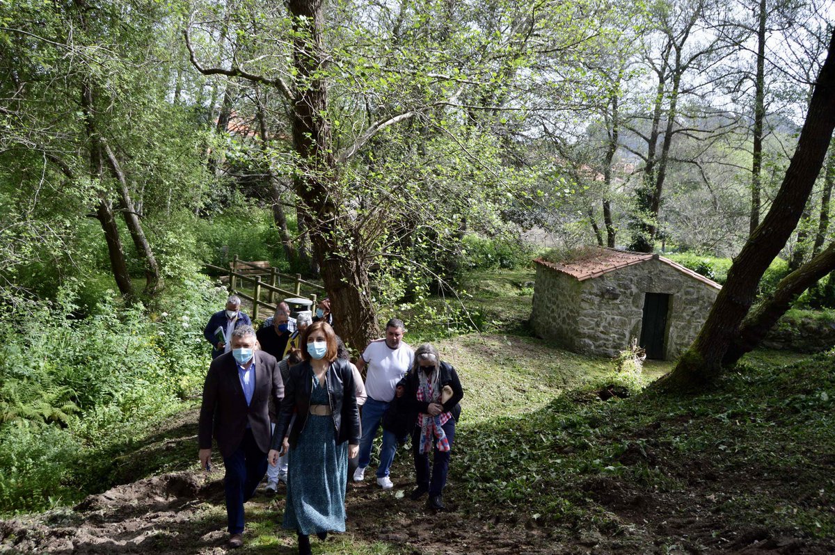 Máis de medio centenar de veciños acudiron esta mañá á presentación da senda fluvial de #Dorrón. Un proxecto que potenciará os valores naturais da parroquia desde as inmediacións da praia de Areas ata o Muíño de Xián.

+info 🗞➡️ bit.ly/SendaFluvial