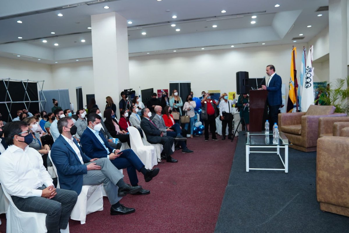 lacamaragye's tweet photo. Luis Fernando Trujillo, director de CCG abre el ciclo de conferencias con el tema: “Nuevos retos para el sector logístico internacional” #ComexCCG https://t.co/w3gtYl8E8K