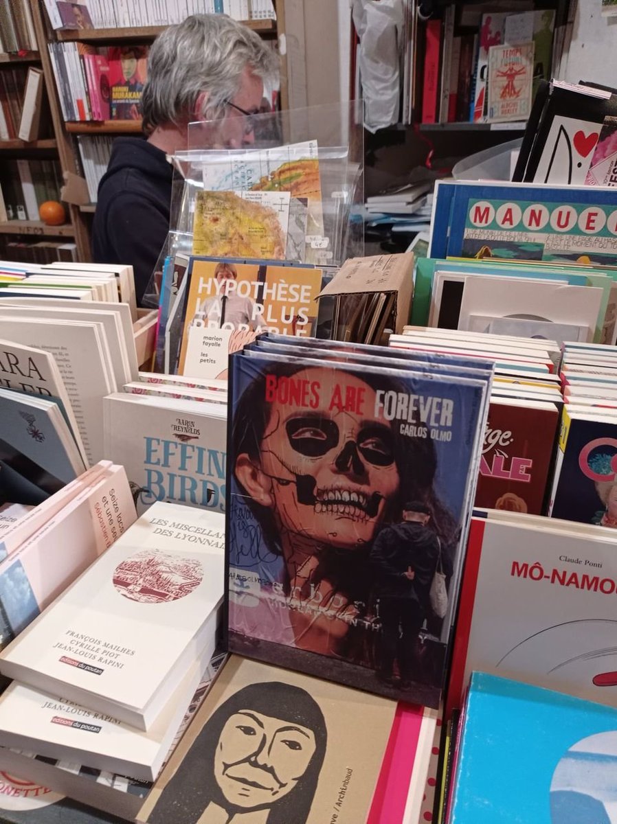 quibelog's tweet photo. Pour les Lyonnais vous pouvez trouver le livre de Carlos Olmo au "Le livre en pente" 18 Rue des Pierres Plantées, 69001 Lyon. Le Livre en Pente #lelivreenpente #lyon #croixrousselyon #bonesareforever #carlosolmo https://t.co/25XVfkeND0