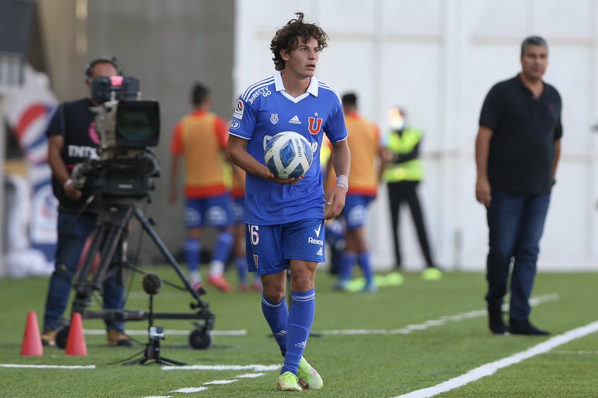 Le deseamos un gran día al dueño de la 1️⃣6️⃣ del Romántico Viajero 🔵🔴
Feliz cumple, Simón “Pitu” Contreras 🎂🥳 

#VamosLaU 🤘