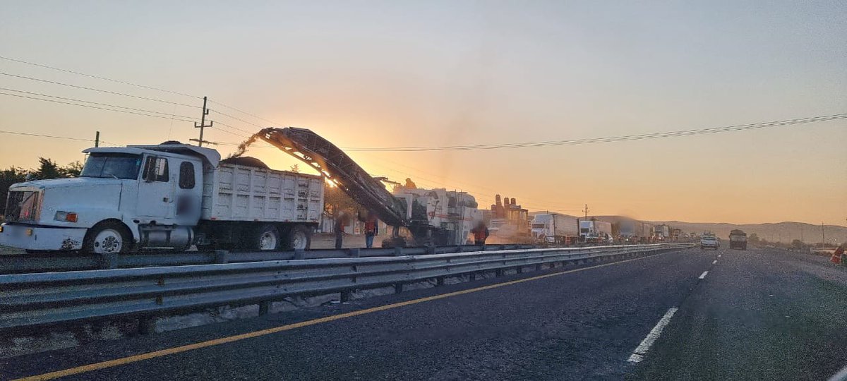 GN_Carreteras's tweet photo. #TómeloEnCuenta en #Puebla continúa reducción de carril de circulación por labores de mantenimiento, entre el km 204+000 al 203+000 autopista (2100) Puebla-Córdoba (directo), mismo tramo, dirección Puebla. Maneje con precaución. https://t.co/6aYLY6wa74