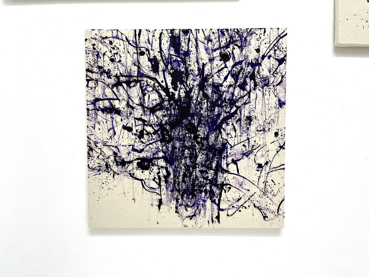 ギャラリーナユタで中津川浩章展「木と話す」深い紫の線描とキャンバスの余白が心地よかった。

https://t.co/R1H39NuKm6 