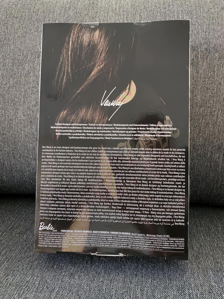 fofeando's tweet photo. ¡Primer vistazo! Aquí tenemos las primeras imágenes renales de la nueva #Barbie Tribute y en esta ocasión le toca a la diseñadora #VeraWang . Próximamente estará a la venta. #Fofeando https://t.co/bC1KUp0618