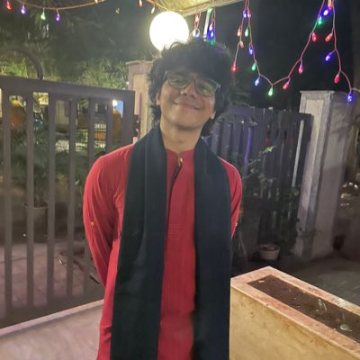 __achintyaa__'s tweet photo. #NewProfilePic

Isn’t this what we used to do on Facebook like back in 2012? 🤔

However I do like my look in Indian clothes. 

@DashingS29 miss me much? https://t.co/UBozG3Vs3s