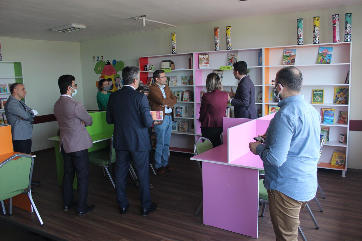 Findiklikymkmlk's tweet photo. Kaymakamımız Sn.Eyup GÜRDAL ilçemiz Fındıklı İlkokulu/Ortaokulu'na ziyaretlerde bulundu.

Sayın Gürdal, okulumuzda yeni açılan Satranç ve Zeka Oyunları Atölyesi başta olmak üzere diğer atölyeleride gezerek incelemelerde bulunduktan sonra okulumuz hakkında genel bilgileri aldı. https://t.co/8Le1zKqG2N
