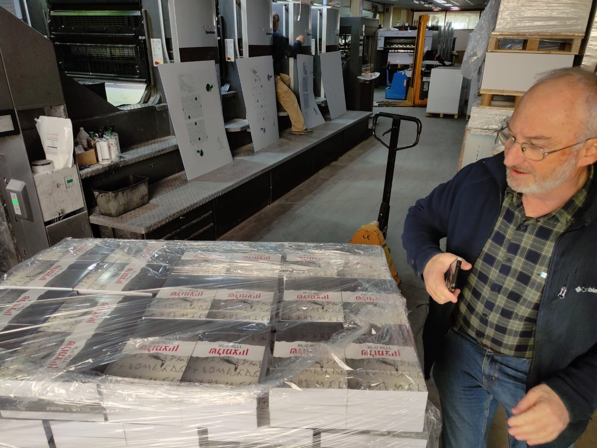 תמונה שווה יותר מאלף מלים
משטח מכיל יותר מאף ספרים
ספר מכיל יותר משבעים אלף מלים
 אז זהו - משטח ראשון של "שלומציון" יוצא מהדפוס.
הזמינו באתר או בואו ביום ששי בבקר ל"קפה בתיה"  אצלנו בבית
 המעין 16 כפר אדומים. אני חותם על הספרים.