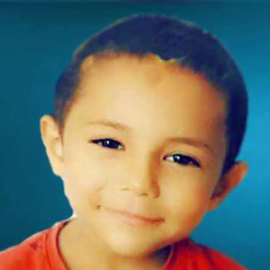 Kabul etmiyorum/etmeyin!!

5 gün önce Urfa'da 16 yaşındaki Muharrem Aksam, polislerin atış talim alanında vücut bütünlüğü bozulmuş bir şekilde ölü bulundu.

Bugün de Diyarbakırda zırhlı araç 'çarpmasıyla' can veren 5 yaşındaki Efe Tektekin'in ölümüne neden olan polis beraat etti.