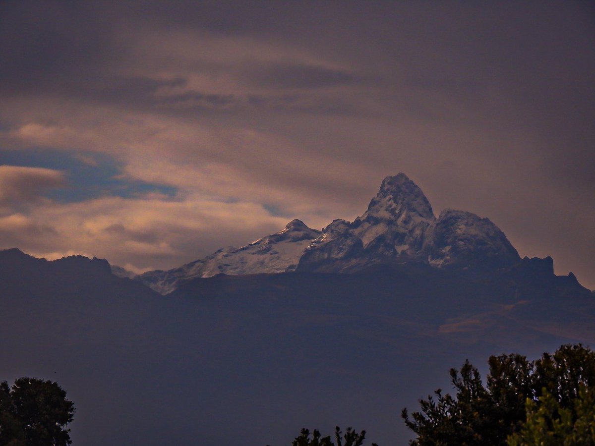 ms_mutegi's tweet photo. Forget the views from Embu, here is a view of Mt Kenya from Lolldaiga looking all icey and gorgeous😍

I'm in love with Lolldaiga. https://t.co/ZIR1GNbFBz