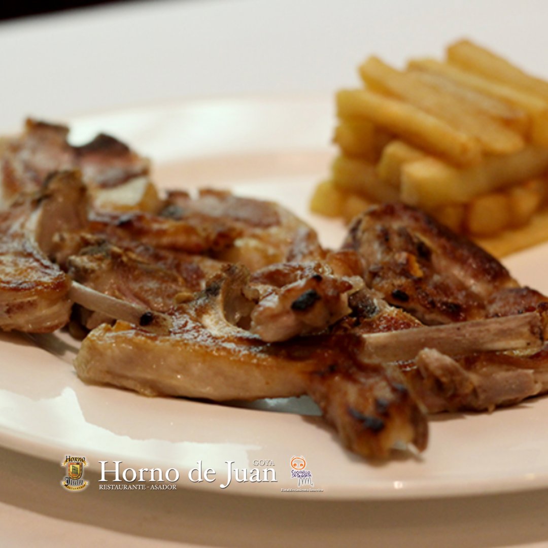 HornodeJuan's tweet photo. Hoy os recomendamos nuestras tiernas y deliciosas chuletitas de cordero lechal a la parrilla 😋

#HornodeJuan #HornodeJuanGoya #Asador #AsadorMadrid #madrid #chuletas #corderolechal #alaparrilla #comida #food #comidadeliciosa #recomendaciones #recomended https://t.co/CxYvykymG8