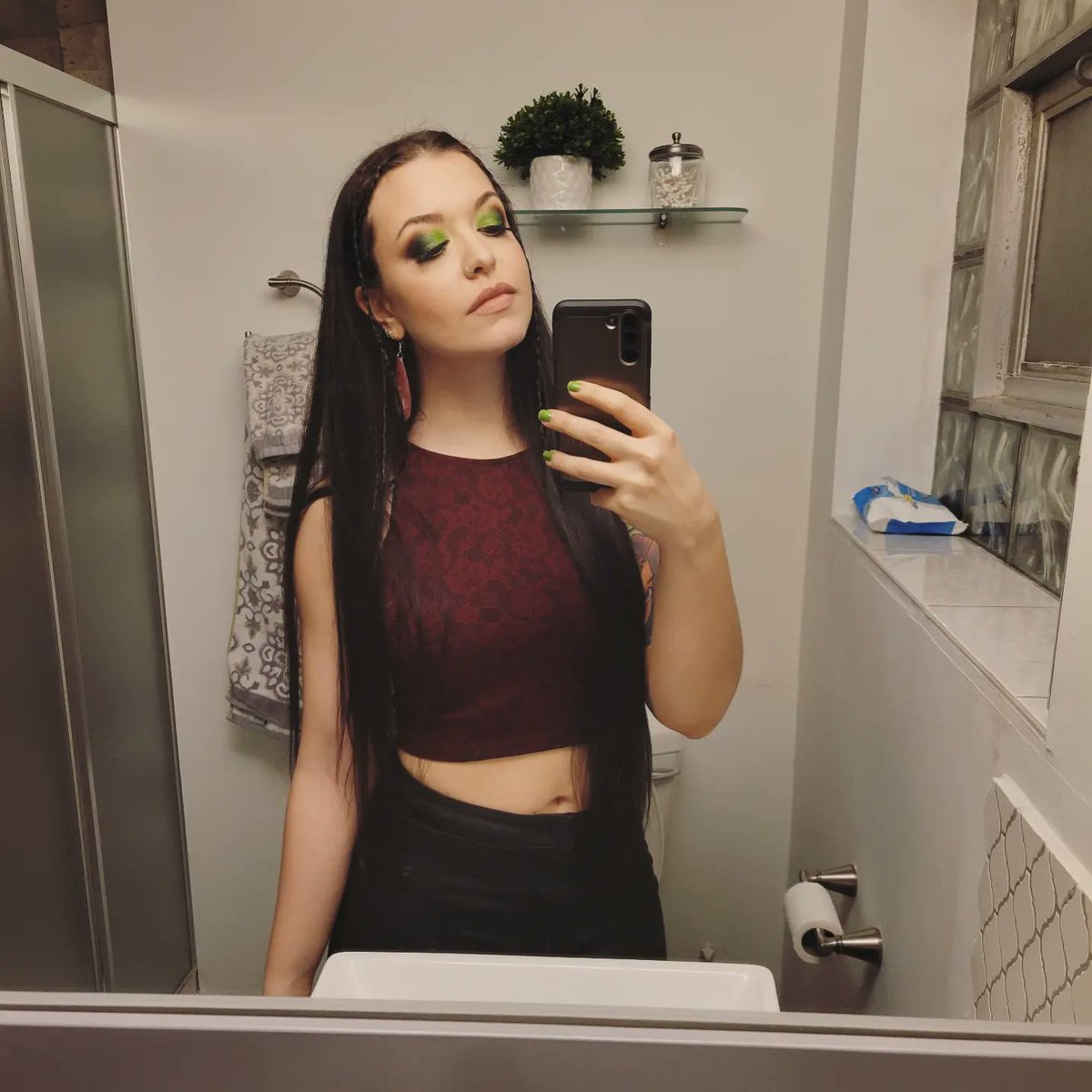 VickyPsarakis's tweet photo. Forgotten Fri-Days 🎵
Who's ready?
#KillerV #Sicksense https://t.co/ivDnMEHaSo