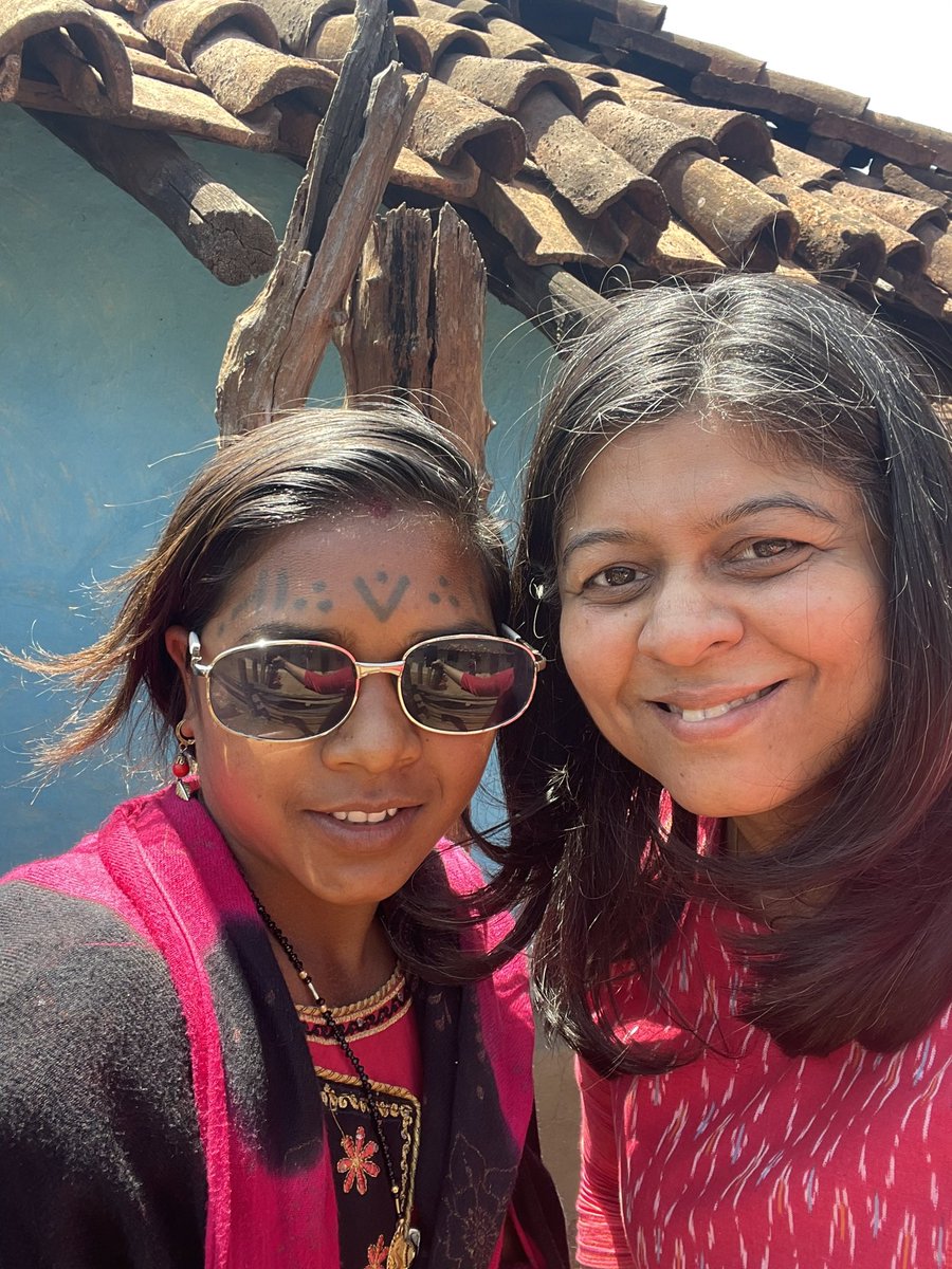 lakshmisharath's tweet photo. A couple of weeks ago , we drove into the tribal heartland of Madhya Pradesh through hills and valleys, forts and temples and explored the worlds of the Bharias, Baigas, and Gonds in their realms . https://t.co/1YLhD5tES1 @PassionTrails @incredibleindia #newpostontheblog https://t.co/xAewCg2KFf