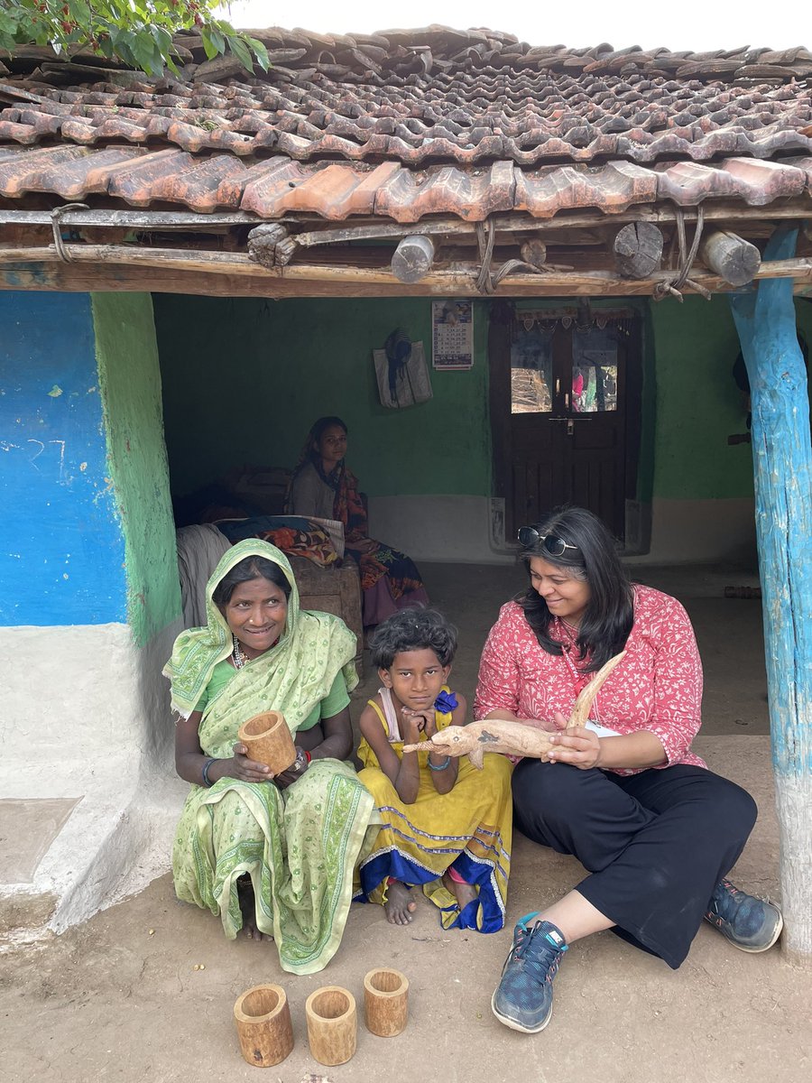 lakshmisharath's tweet photo. A couple of weeks ago , we drove into the tribal heartland of Madhya Pradesh through hills and valleys, forts and temples and explored the worlds of the Bharias, Baigas, and Gonds in their realms . https://t.co/1YLhD5tES1 @PassionTrails @incredibleindia #newpostontheblog https://t.co/xAewCg2KFf