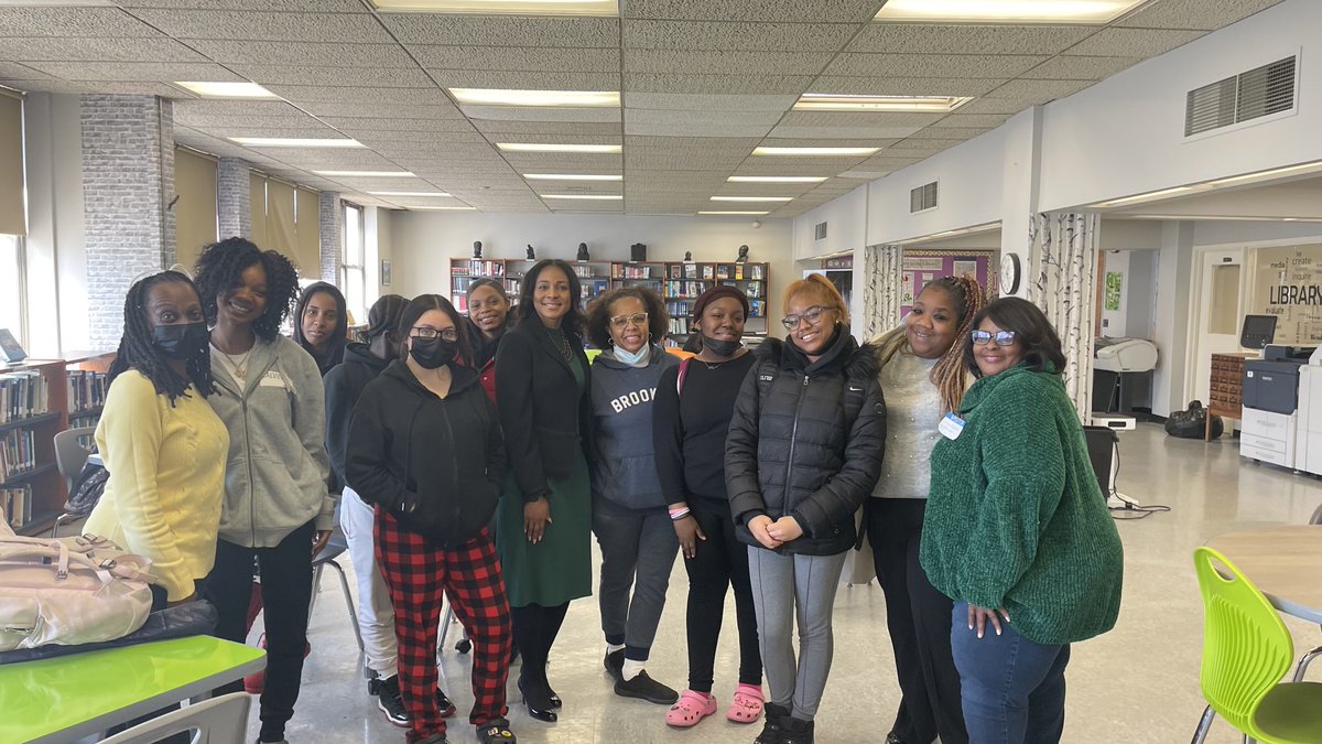 RcollinsJudon's tweet photo. Thank you AP McClary &amp; Ms Brumfeld, GHS Alumni, for supporting our WHM Seminar with the Honorable Judge Medina, Class of 1994 ⁦@GortonHS⁩ ⁦@SuptQuezada⁩ ⁦@YonkersSchools⁩ ⁦@NaacpYonkers⁩ ⁦@MrMoralesAP⁩ Dream you will achieve https://t.co/Jt5ZONvI8w