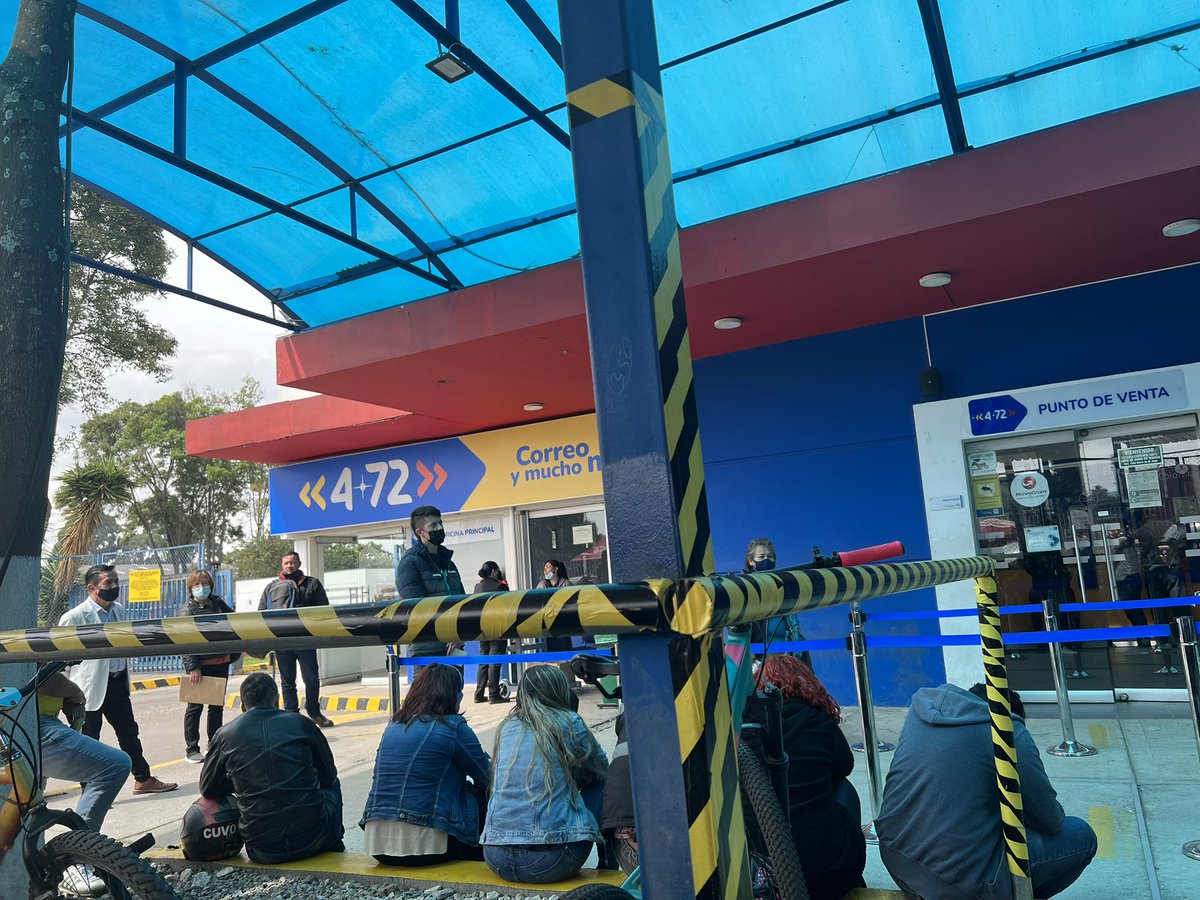 MargarethHuGa's tweet photo. @472Colombia Siempre dicen que están en proceso de entrega y será para otro país porque llevo esperando 3 meses un paquete que está en el punto principal de bogota y nada que entregan, en verdad es una falta de respeto que hagan perder el tiempo @sicsuper https://t.co/6f94vjpQvL