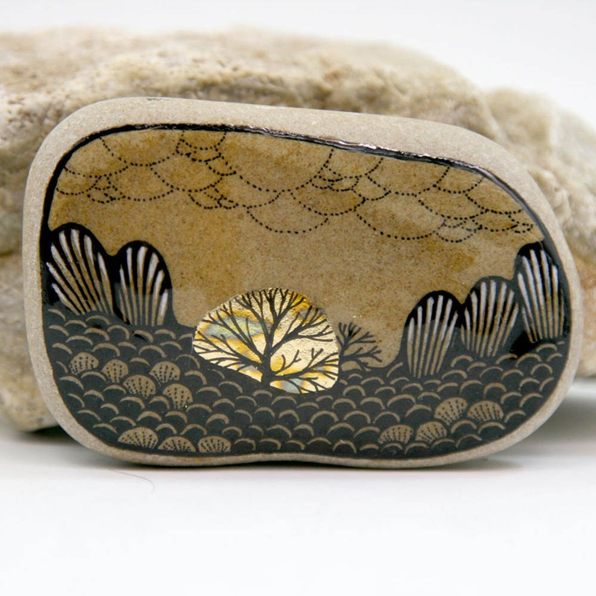 rainbowmarleo's tweet photo. Love you. Understand the pain.
#paintedrock #paintedstone #paintedpebble #natureart #modernism #laurelin #silmarillion #twotrees#artistfromrussia #serenity https://t.co/tmQqzyV9Mg