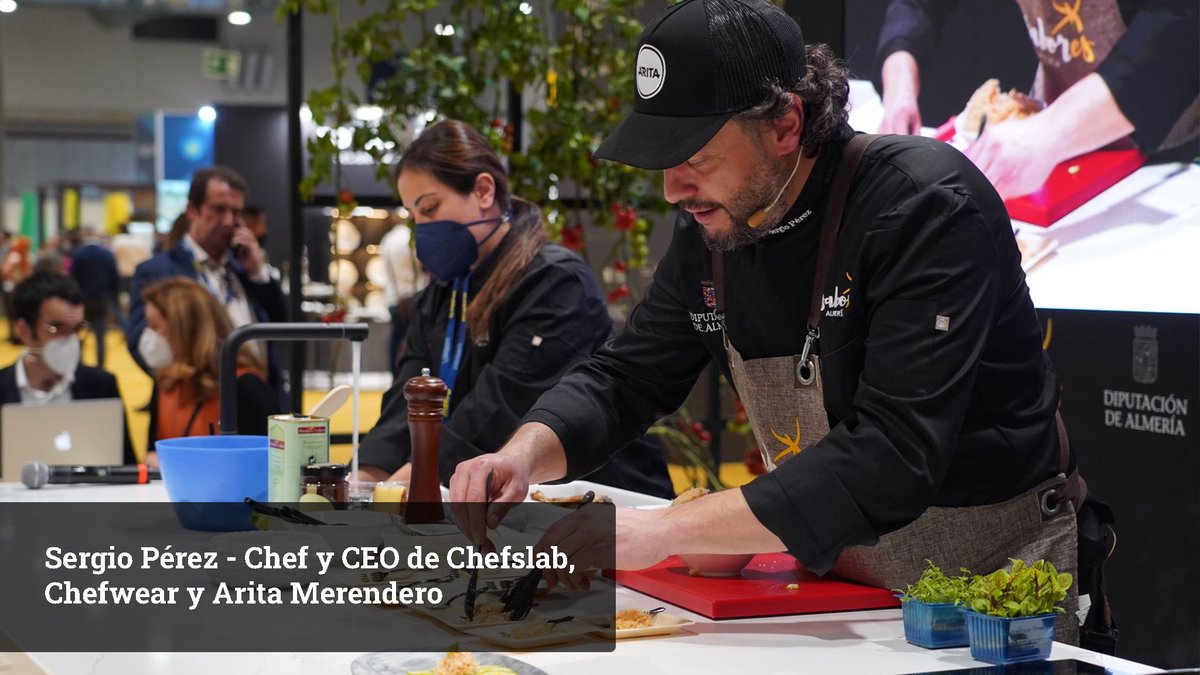 saboresalmeria's tweet photo. 🔝 Segunda jornada en #MadridFusión2022 mostrando al mundo la versatilidad del campo almeriense en la cocina 😋

Gracias a los 3 👨🏻‍🍳 chef del día: Pablo Fuentes de BACUSº, Cristóbal Muñoz de Restaurante Ambivium y al madrileño Sergio Pérez. https://t.co/vxPXKgTgYm