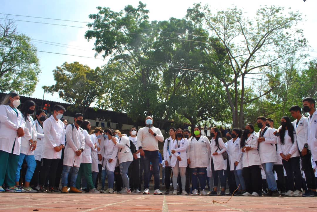OficialUnerg's tweet photo. El Área de Ciencias de la Salud de la Unerg liderada por el rector José Ángel Torrealba, este lunes 28 de marzo, decretó tres días de duelo en el área por el  fallecimiento de Luis Madríz, estudiante de 3er año del Programa de Medicina de esta casa de estudios. https://t.co/64UVW1LTti