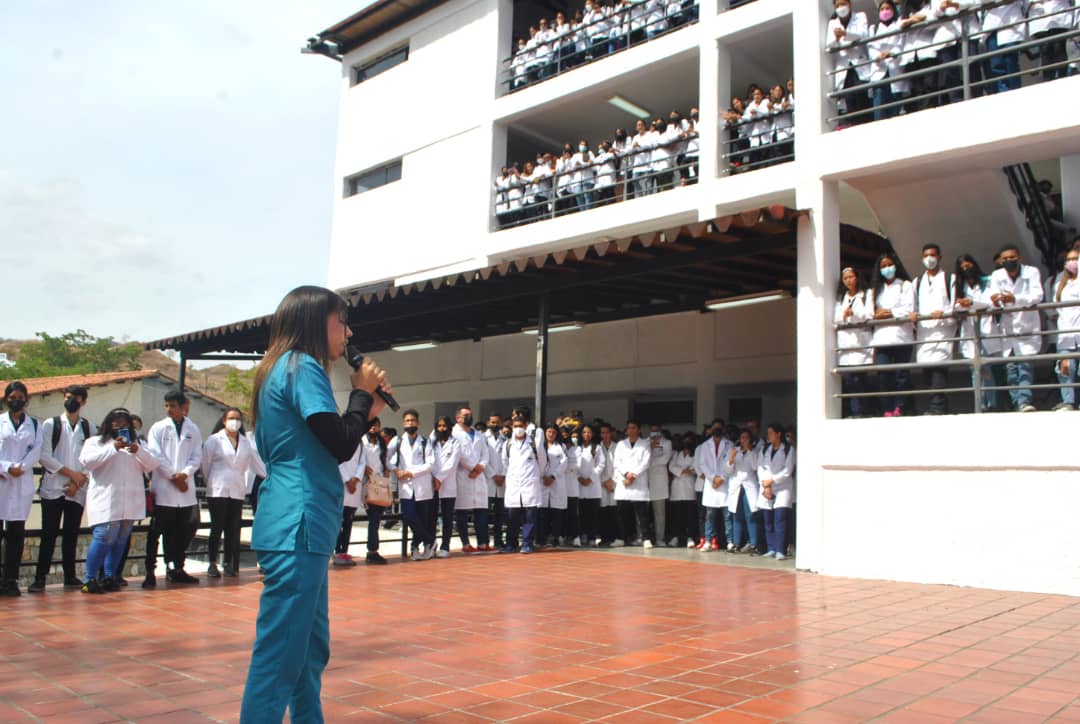 OficialUnerg's tweet photo. El Área de Ciencias de la Salud de la Unerg liderada por el rector José Ángel Torrealba, este lunes 28 de marzo, decretó tres días de duelo en el área por el  fallecimiento de Luis Madríz, estudiante de 3er año del Programa de Medicina de esta casa de estudios. https://t.co/64UVW1LTti