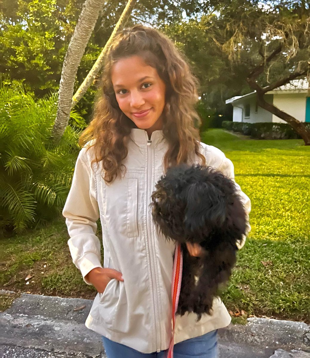 “This vest is the perfect article of clothing when taking a little adventure or going on a walk with your pup. Biggie loves that I can keep his treats in the many pockets it has!”

<a href="/Brinleysteen_/">brin</a>

#SCOTTeVEST #PocketScience #PocketEquality #pockets #dogs #doglover #fashion #edc